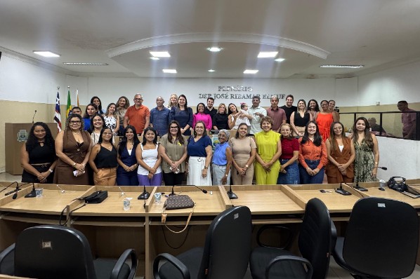 Câmara Municipal de Timon realiza homenagem especial às mães vereadoras, esposas de vereadores,...