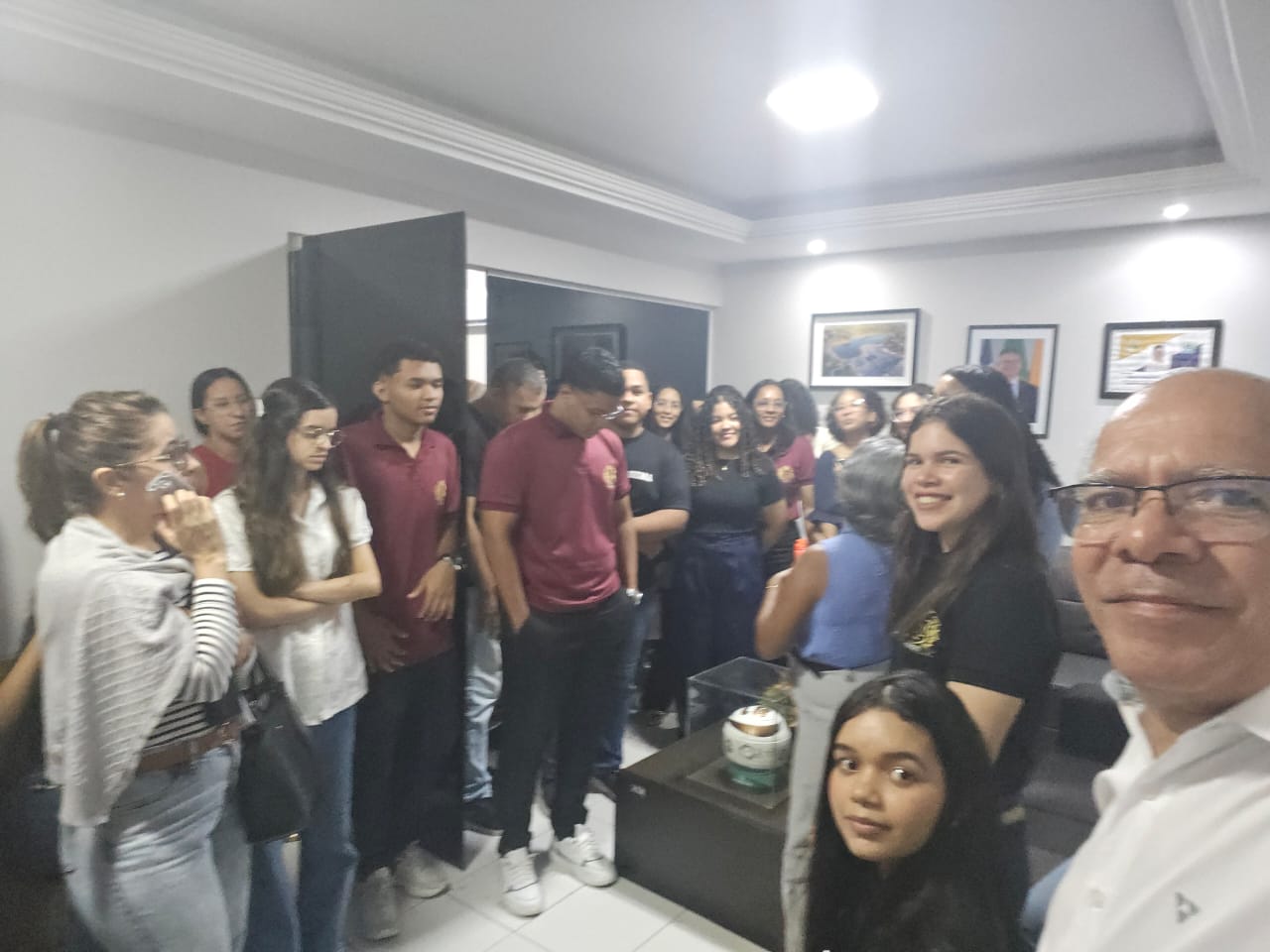 Alunos de Direito da UEMA visitam Câmara e conhecem de perto o funcionamento do Legislativo Tim...