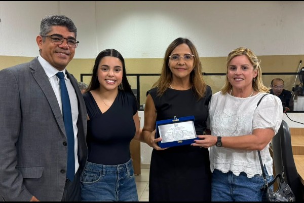 Câmara de Timon entrega Título de Cidadã Honorária à médica Marta Vânia Bezerra em noite marcad...