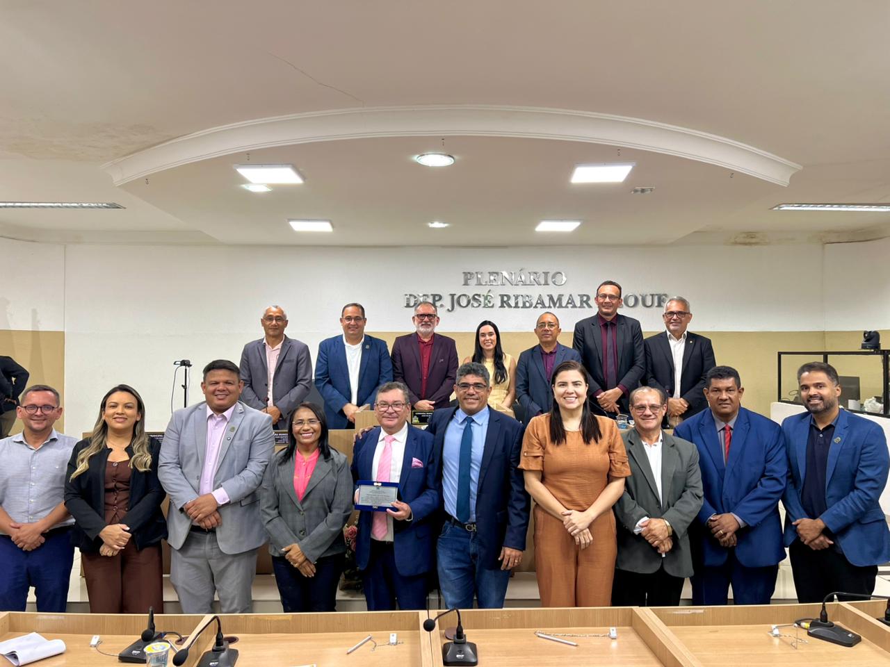 Câmara de Timon homenageia famílias e entrega título de cidadão em solenidades marcantes