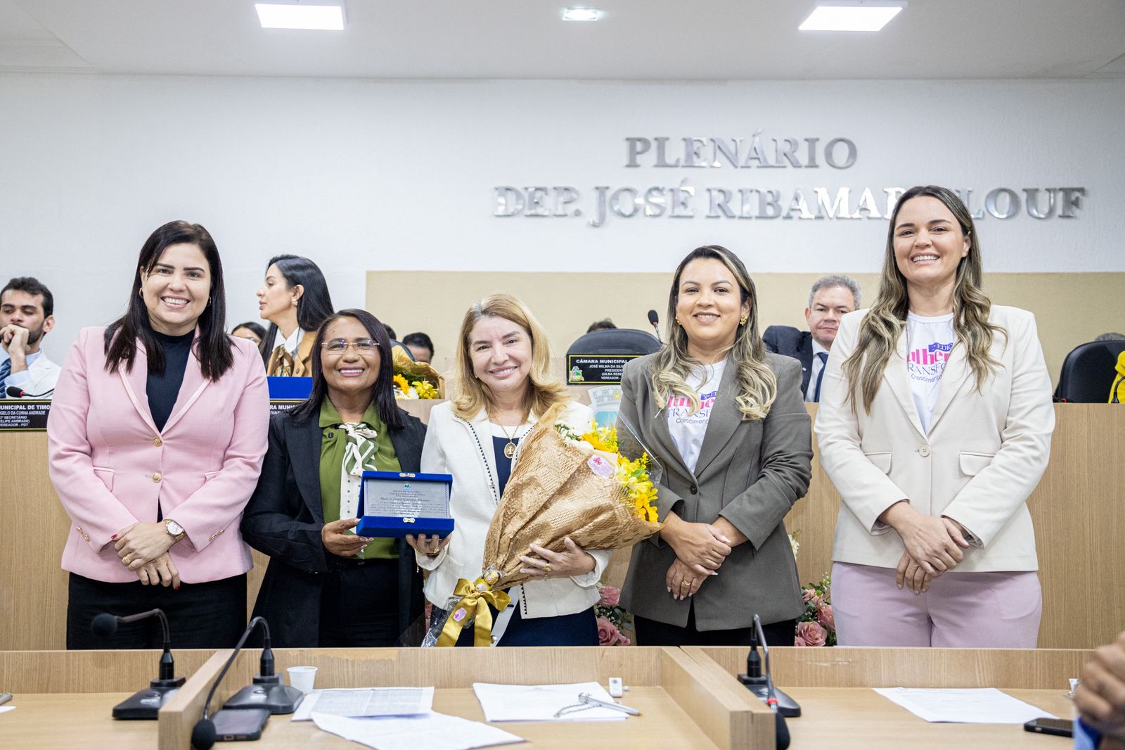 2ª edição da ação “Mulheres que Transformam” reúne homenagens, serviços e atendimentos para mul...