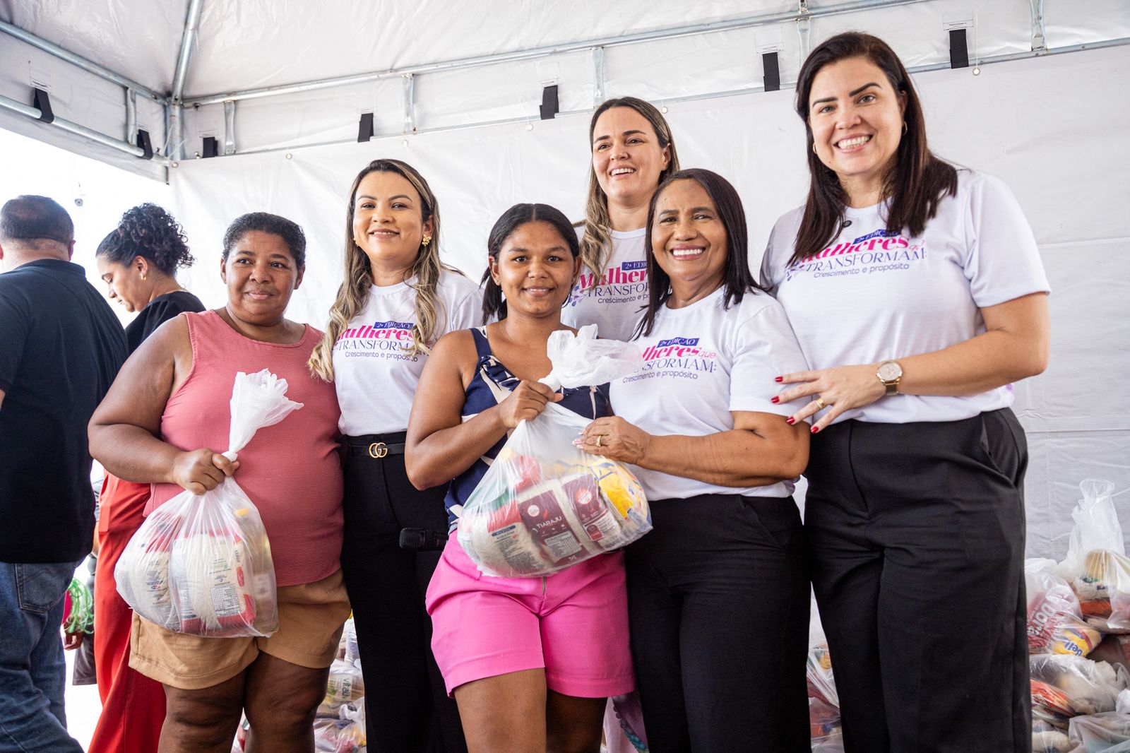 2ª edição da ação “Mulheres que Transformam” reúne homenagens, serviços e atendimentos para mul...