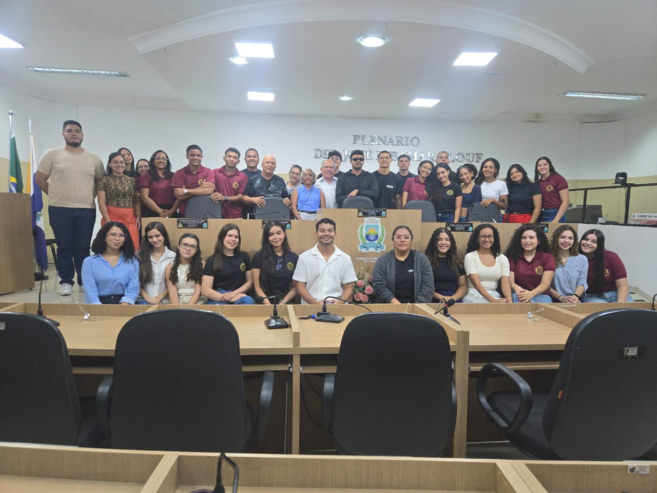 Alunos de Direito da UEMA visitam Câmara e conhecem de perto o funcionamento do Legislativo Tim...